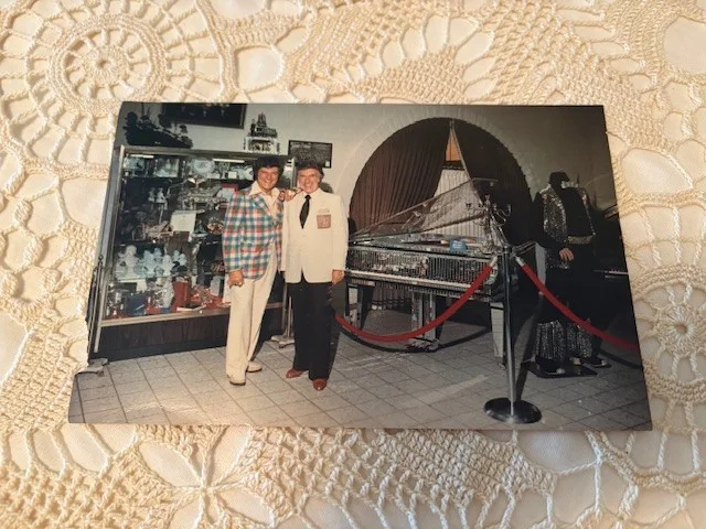 Liberace — Signed/Autographed 1980 Liberace postcard with advert, and Mr. Showman program, image 3