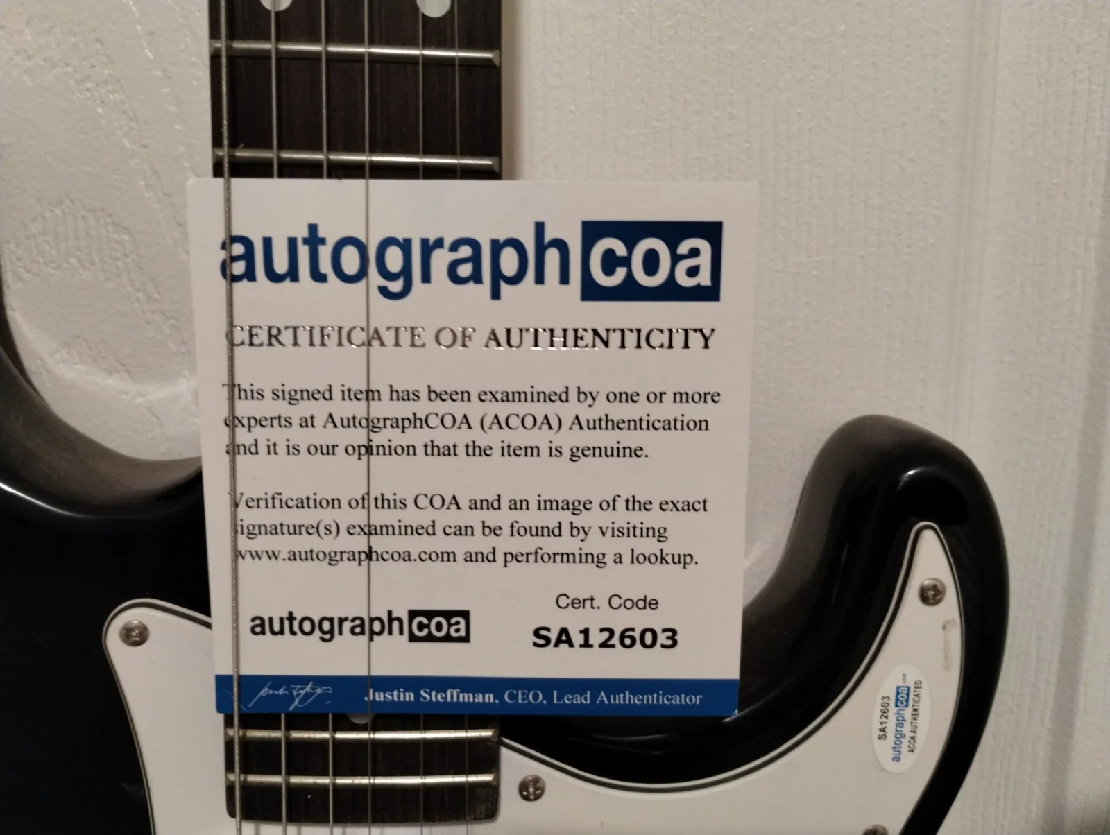 Jennifer Nettles Autographed Guitar w COA, image 2