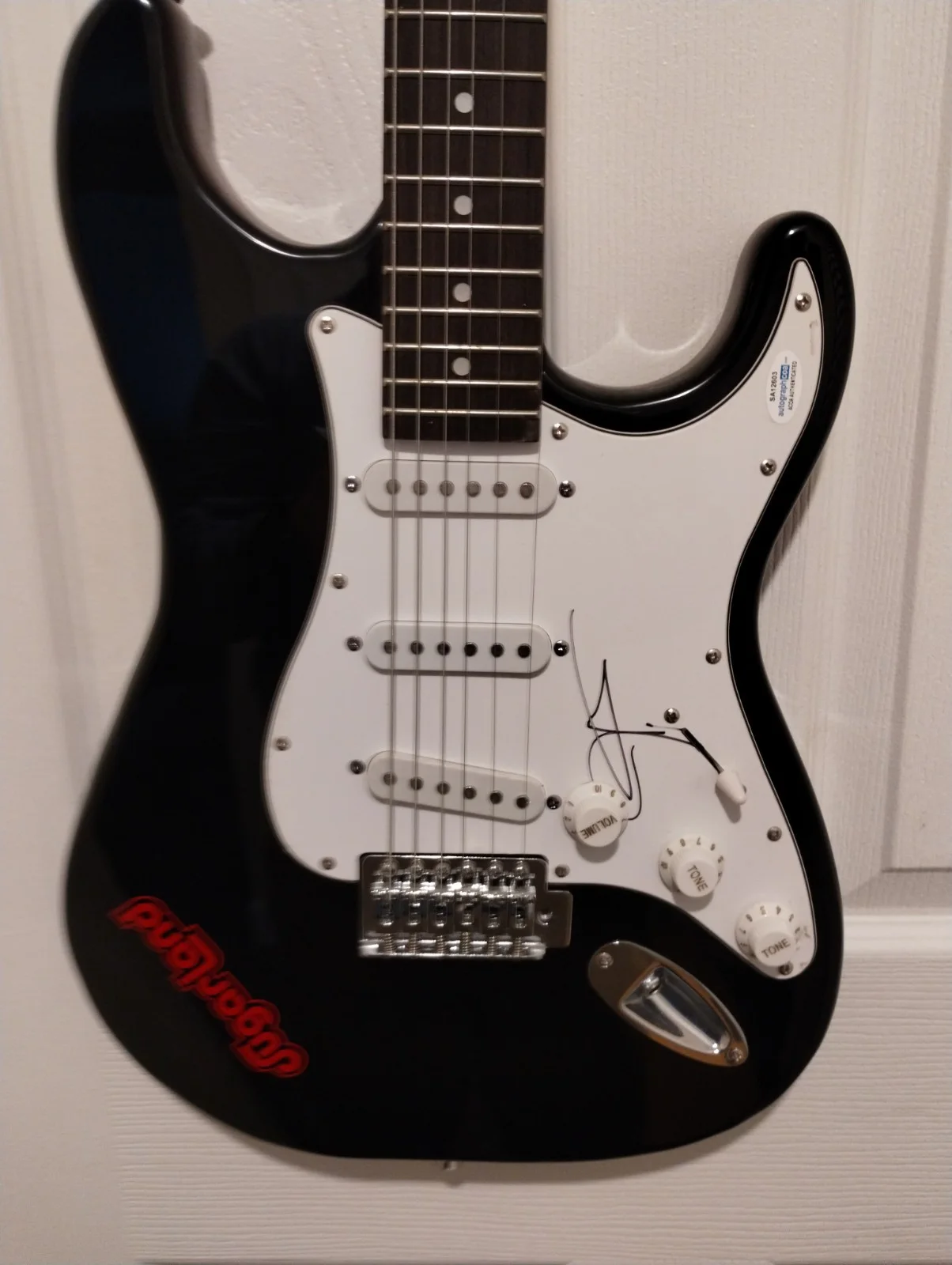 Jennifer Nettles Autographed Guitar w COA, image 3
