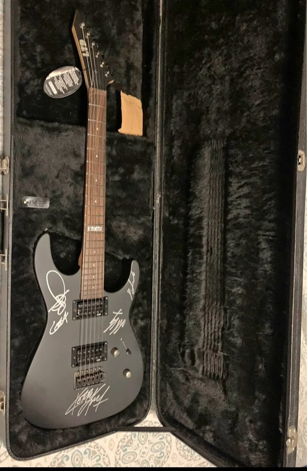 Guitar With Original Slayer Members Autographs, image 3