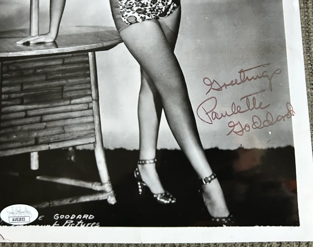 Beautiful Paulette Goddard JSA Signed Autographed 8x10 Photo JSA Certified, изображение 3