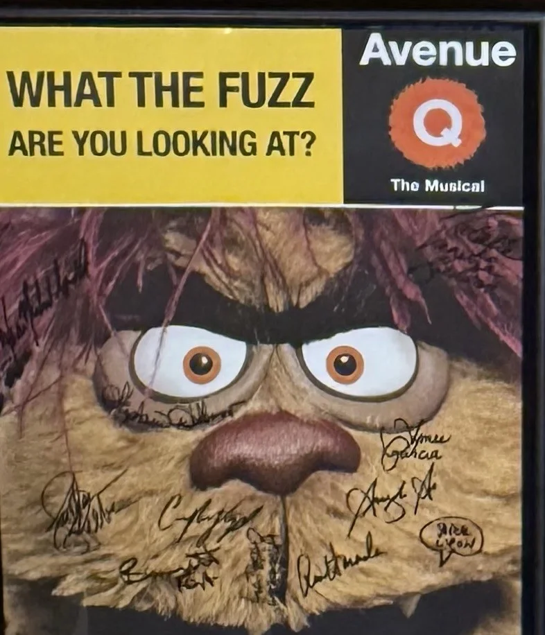 Avenue Q ‘What The Fuzz Are You Looking At’ Signed Cast Framed Poster 14"x 22", изображение 2