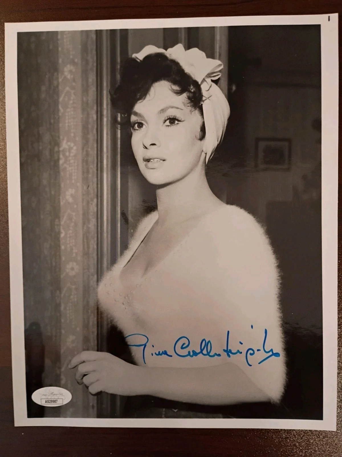 Gina Lollobrigida — Gina Lollobrigida Signed Autographed Actress Hollywood 8 x 10 Photo - JSA (D 23)