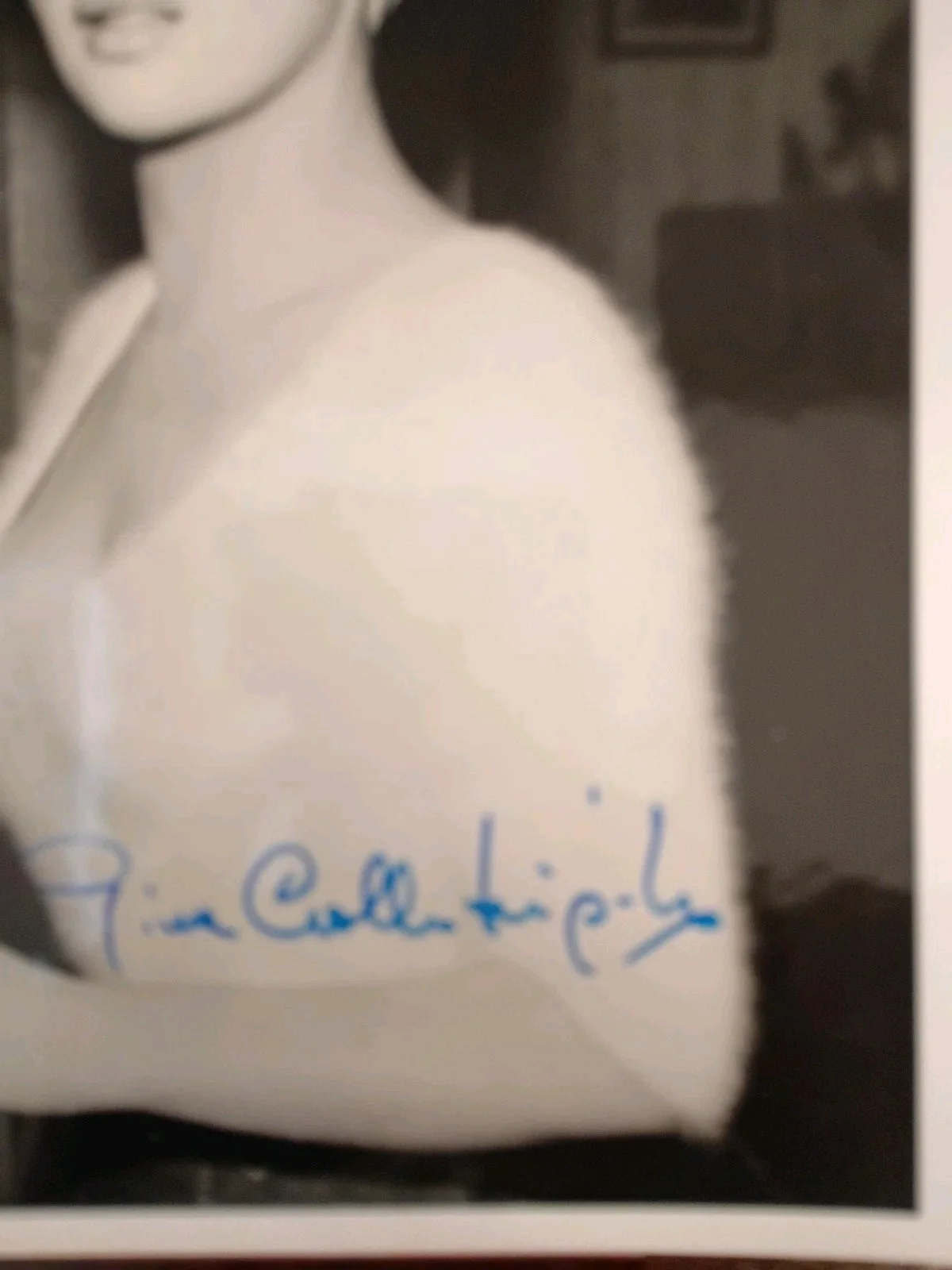 Gina Lollobrigida — Gina Lollobrigida Signed Autographed Actress Hollywood 8 x 10 Photo - JSA (D 23), изображение 3