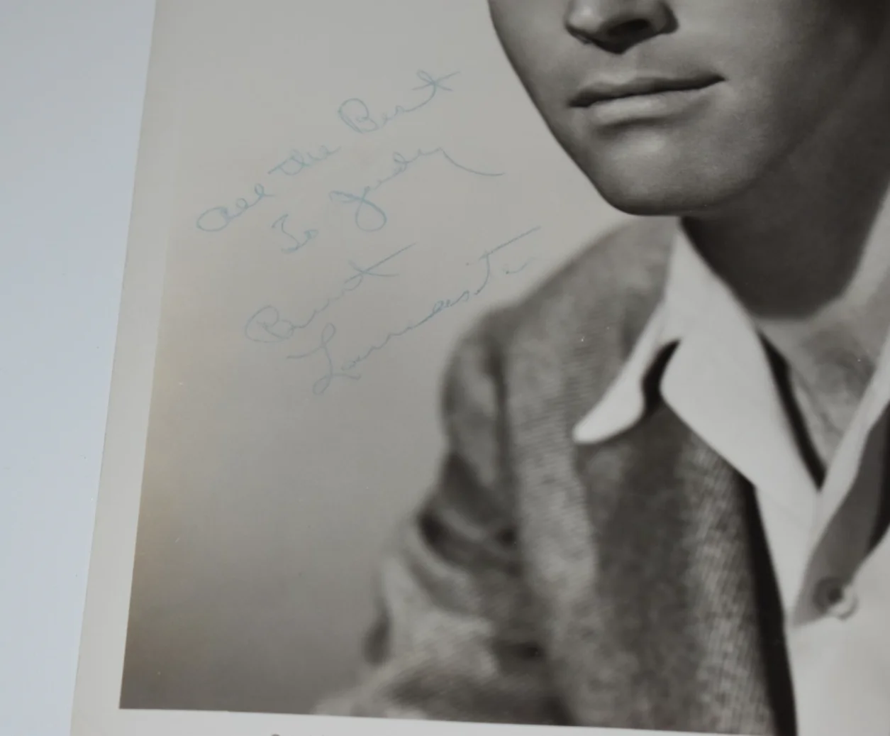 Burt Lancaster — 8.5" X 10" Burt Lancaster Pen Signed Black & White Promo Photo Hal Wallis, изображение 2