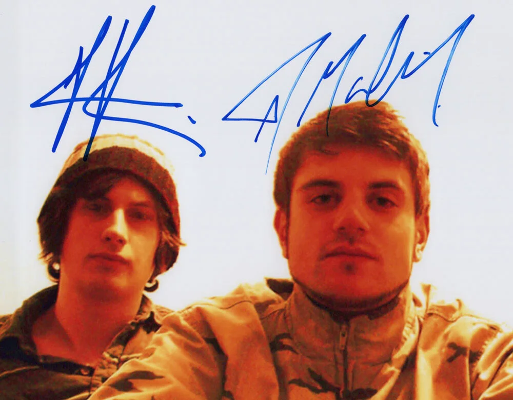 BEDOUIN SOUNDCLASH - JAY MALINOSWSKI, PAT PENGELLY — BEDOUIN SOUNDCLASH signed 8x10 Photo c WHEN THE NIGHT Jay Malinowski & Pat COA, изображение 2