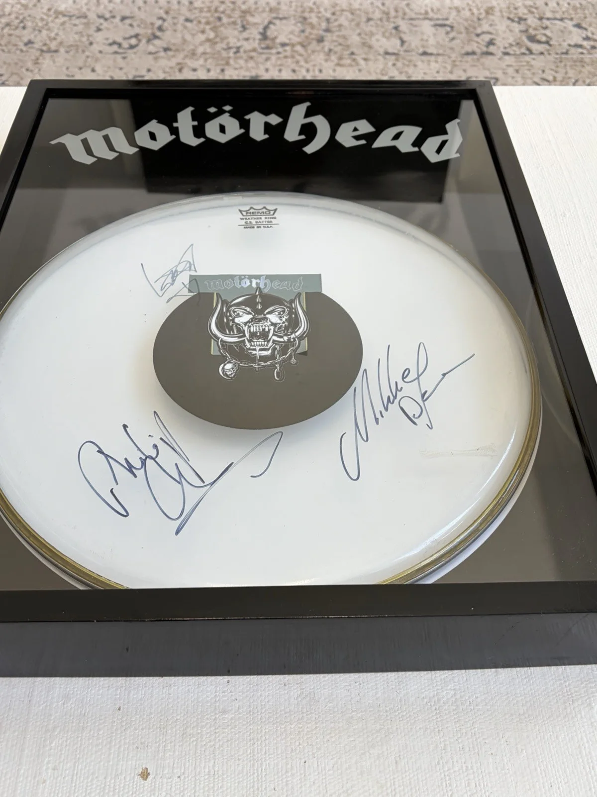 Phil Campbell, Mikkey Dee, Lemmy Kilmister — Motorhead Signed Autograph 14" Drumhead With Case- Lemmy Kilmister Mikkey Phil, image 3