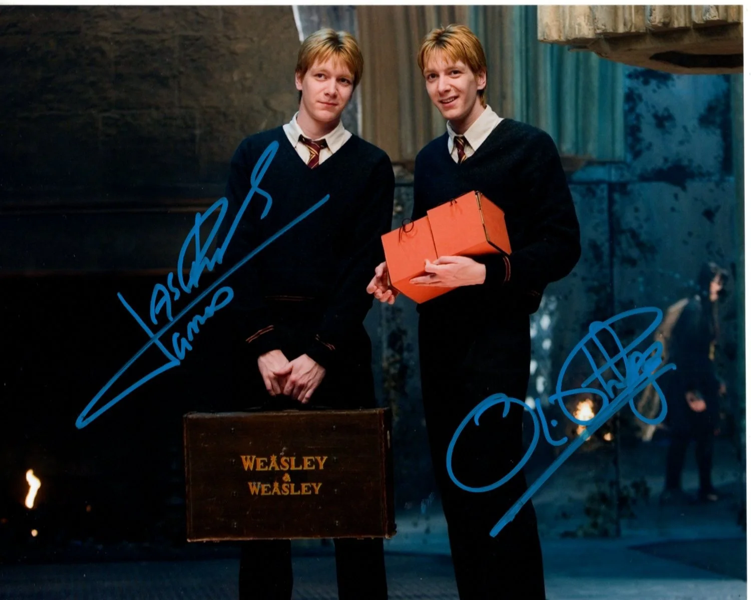 Oliver and James Phelps — Oliver & James Phelps Signed Autographed 8x10 Harry Potter George & Fred Photo