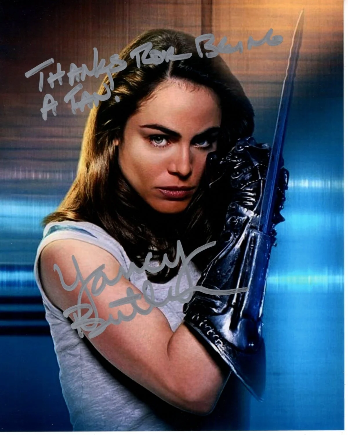 Yancy Butler — YANCY BUTLER Signed Autographed 8x10 WITCHBLADE SARA PEZ PEZZINI Photo