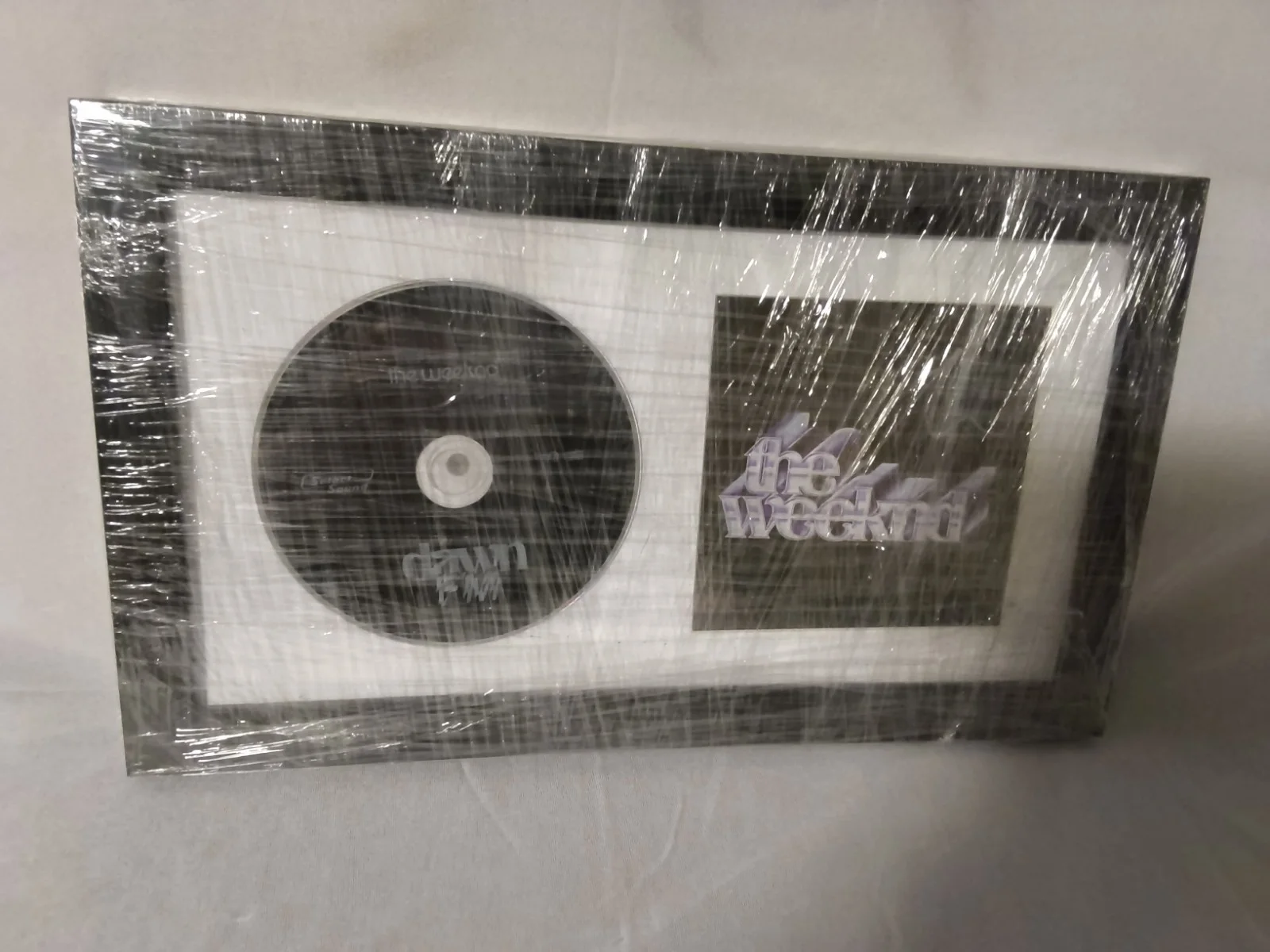 The Weeknd Dawn FM Framed Signed CD & Booklet Music Collectible FROM RACC, изображение 2