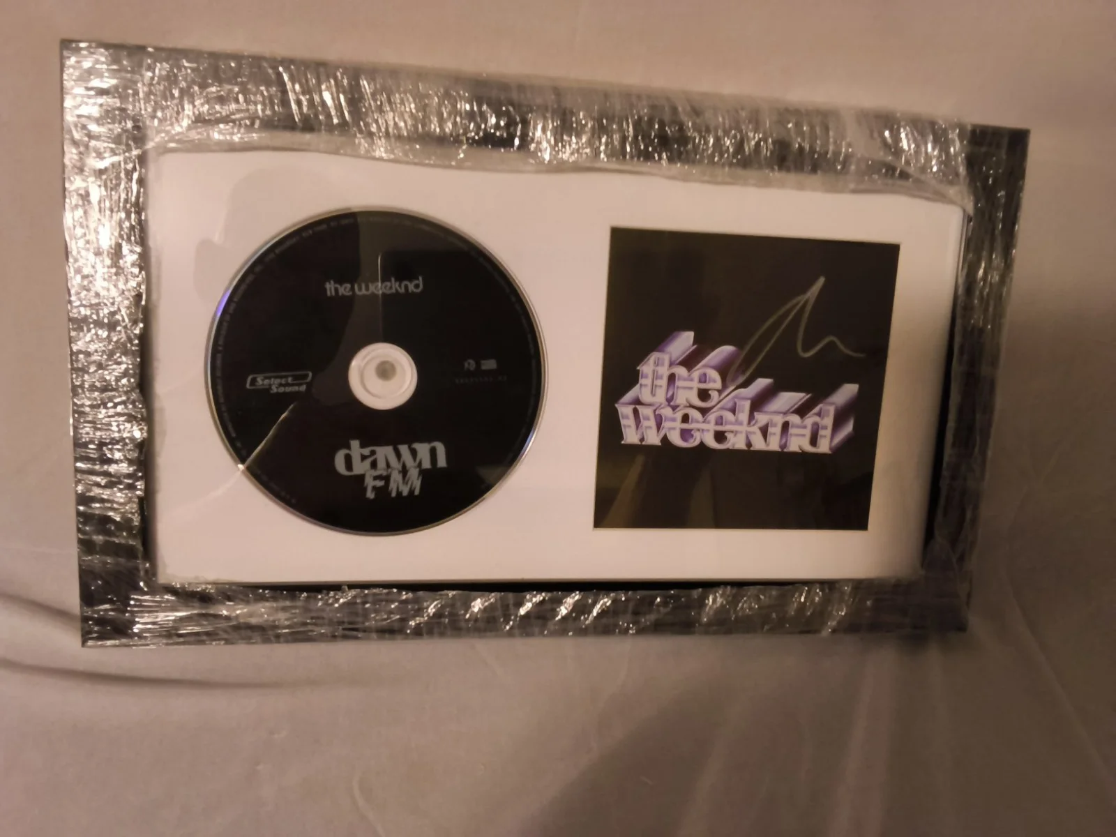 The Weeknd Dawn FM Framed Signed CD & Booklet Music Collectible FROM RACC, изображение 3