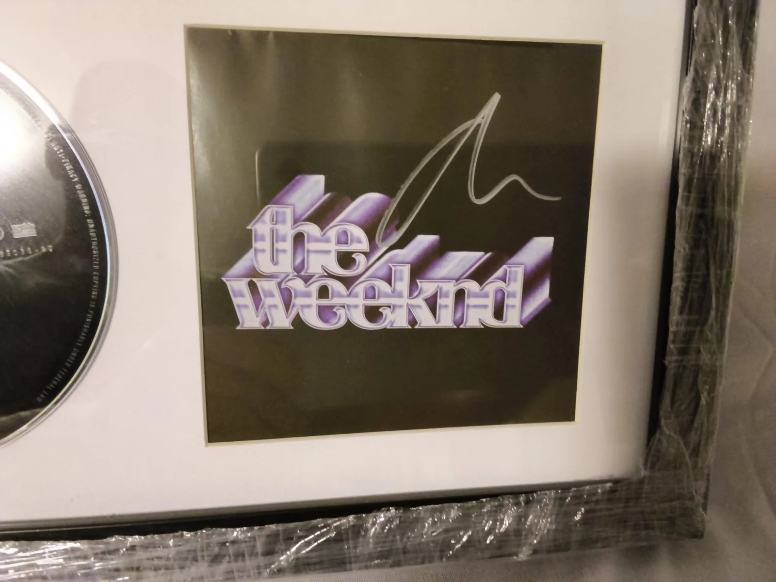 The Weeknd Dawn FM Framed Signed CD & Booklet Music Collectible FROM RACC, изображение 5