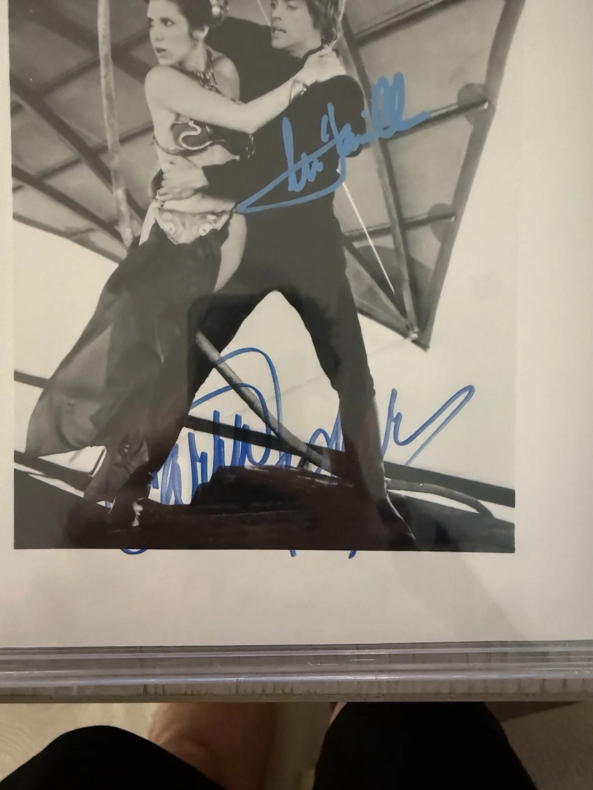 Mark Hamill, Carrie Fisher — Star Wars - Mark Hamill and Carrie Fisher Signed 8 x 10 Photo W/ Rare Inscripion, изображение 2