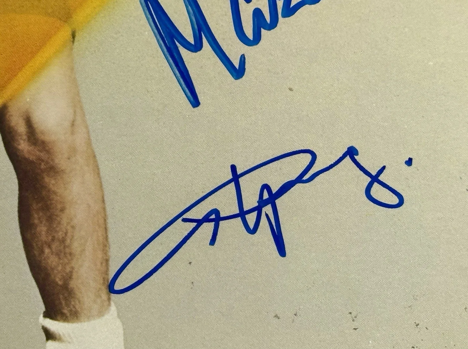 AC/DC signed Album Angus Young Mark Evans High Voltage vinyl beckett loa rare, image 3