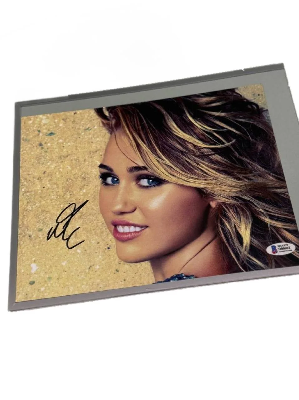Hand Signed Autographed Miley Cyrus Celebrity Photo Beckett COA, изображение 2