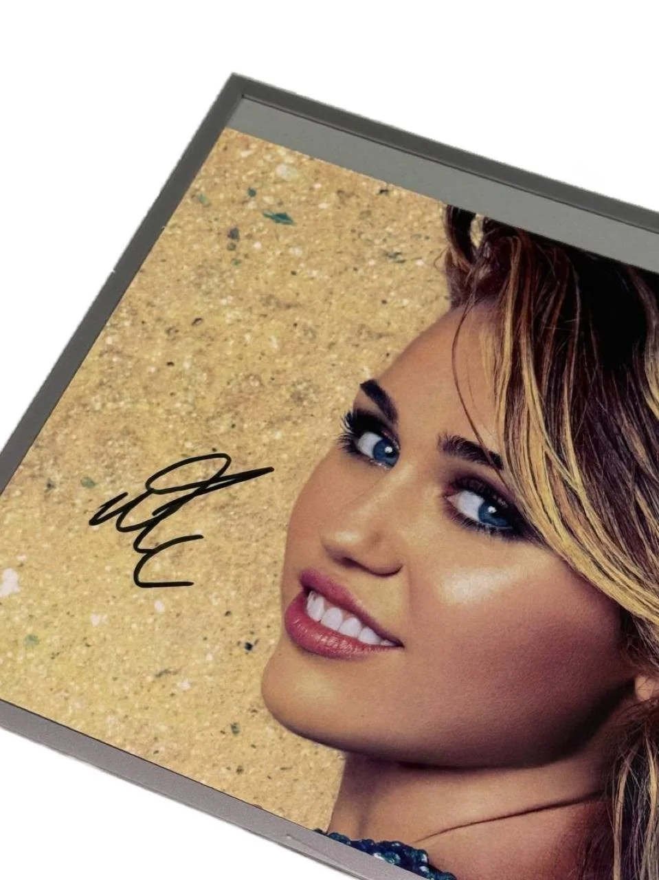Hand Signed Autographed Miley Cyrus Celebrity Photo Beckett COA, изображение 3