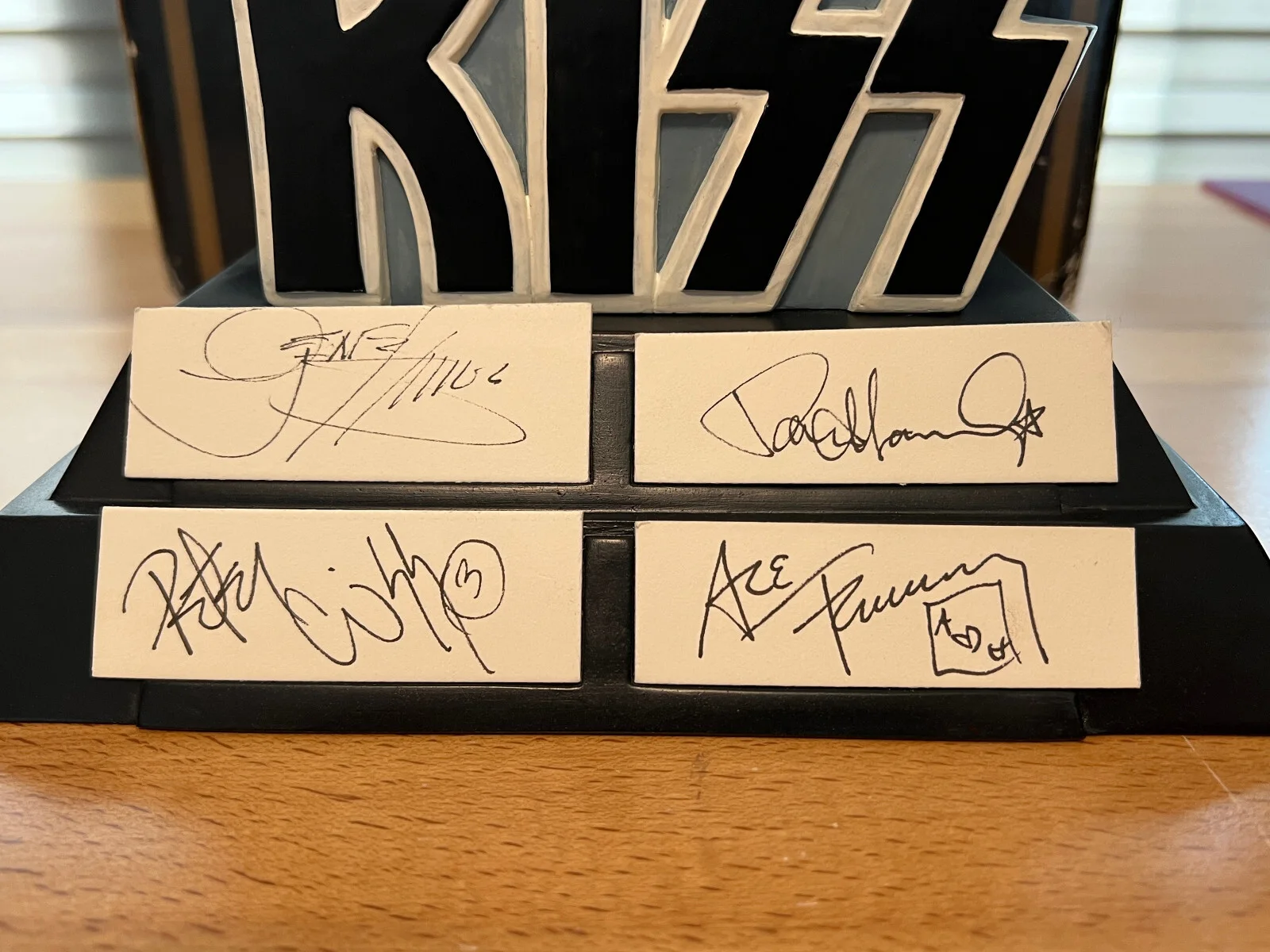 Peter Criss, Gene Simmons, Ace Frehley, Paul Stanley — Kiss Signed Gartlan Autographed LG Figurine Auto Criss Frehley Stanley Simmons, image 3
