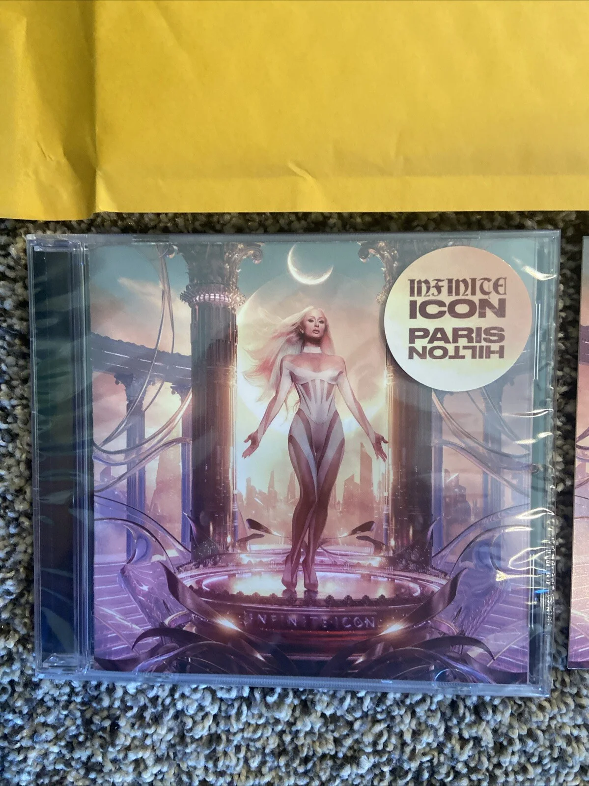 Paris Hilton SIGNED CD Infinite Icon BRAND NEW 2024 Autographed Insert ~ In Hand, изображение 3