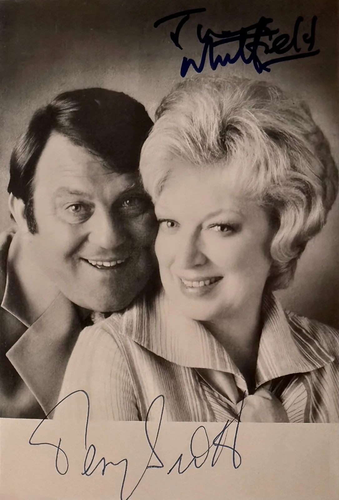 Terry Scott, June Whitfield — TERRY SCOTT & JUNE WHITFIELD Dual Signed Autographed 4"x 6" PHOTO TERRY and JUNE, image 3