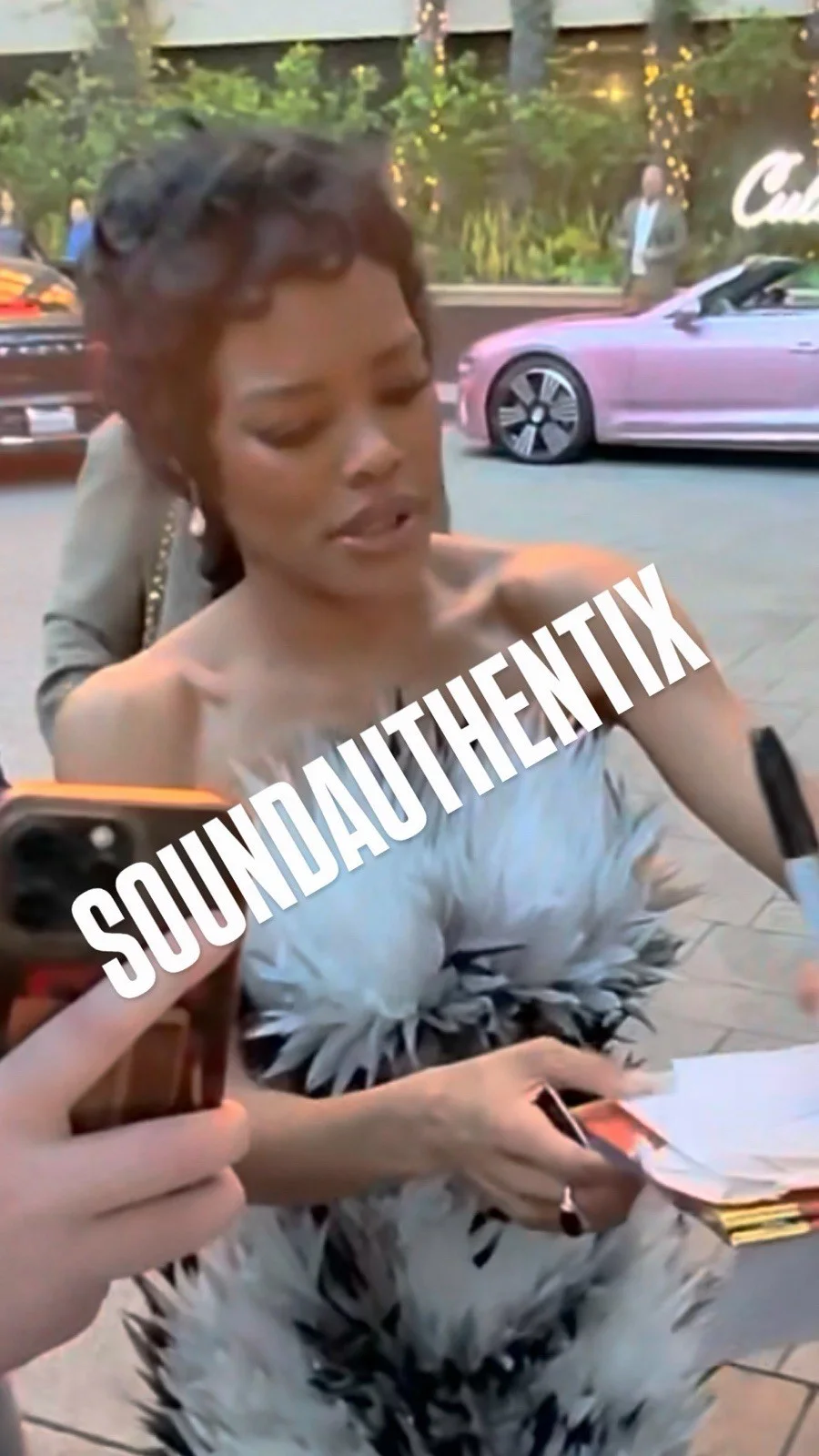 Teyana Taylor — Teyana Taylor signed Elle Women In Hollywood magazine PROOF ONE BATTLE AFTER, изображение 2