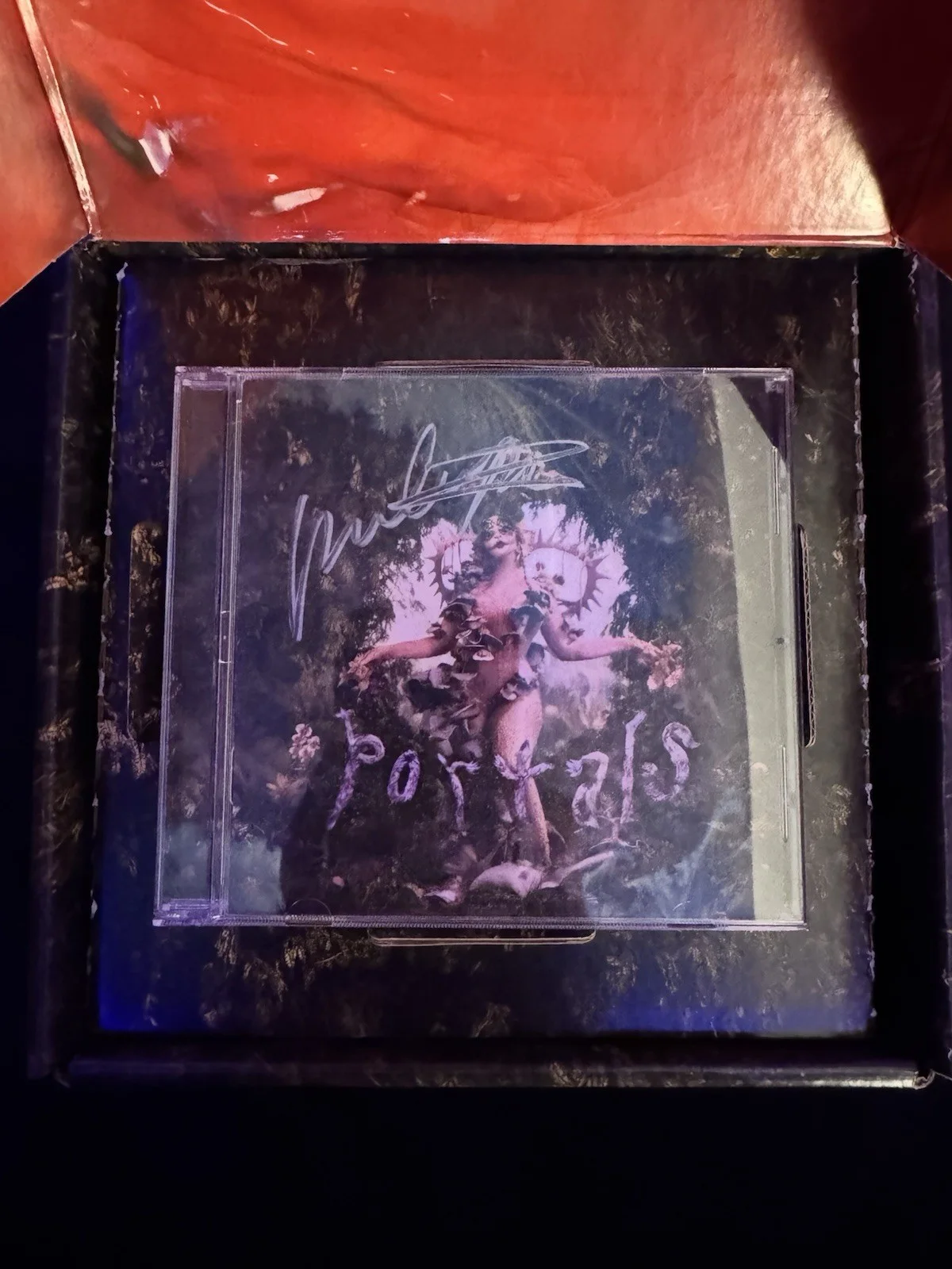 Melanie Martinez Portals Box Set CD with Autographed Card + Moth T-shirt Size XL, изображение 2