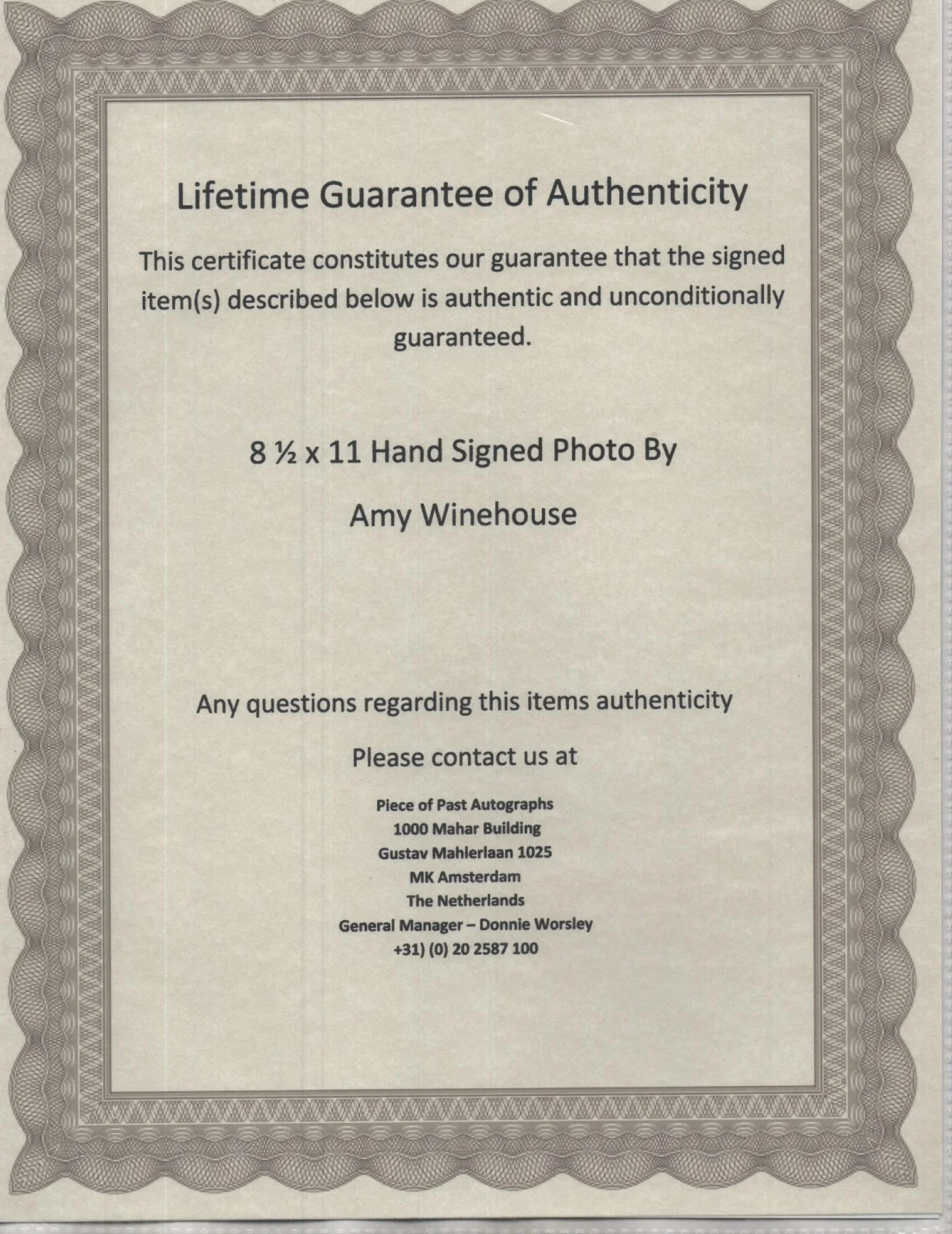 AMY WINEHOUSE - SAD SOULFUL SINGER - HAND SIGNED AUTOGRAPHED PHOTO WITH COA, изображение 2