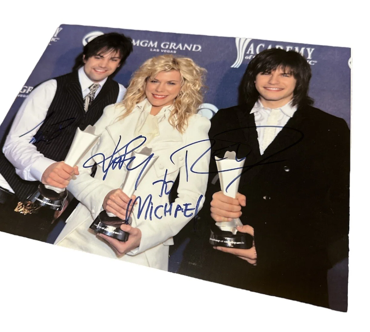 The Band Perry Signed Autograph 8.5x11 Photo! W/ Proof Pic! Country Music Group!, изображение 2