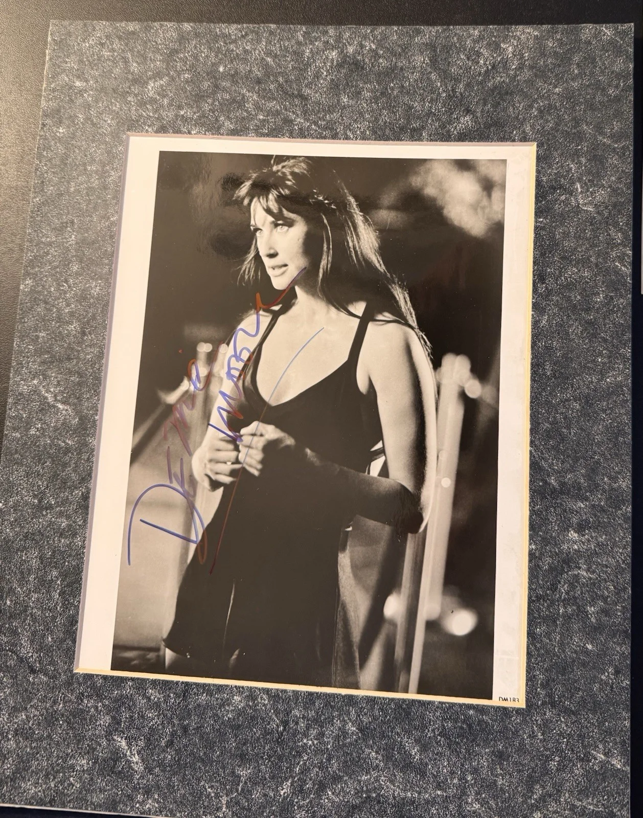 Demi Moore — Demi Moore Hard Signed Photo COA Mated W/t Invoice Star Struck Int’L, image 2