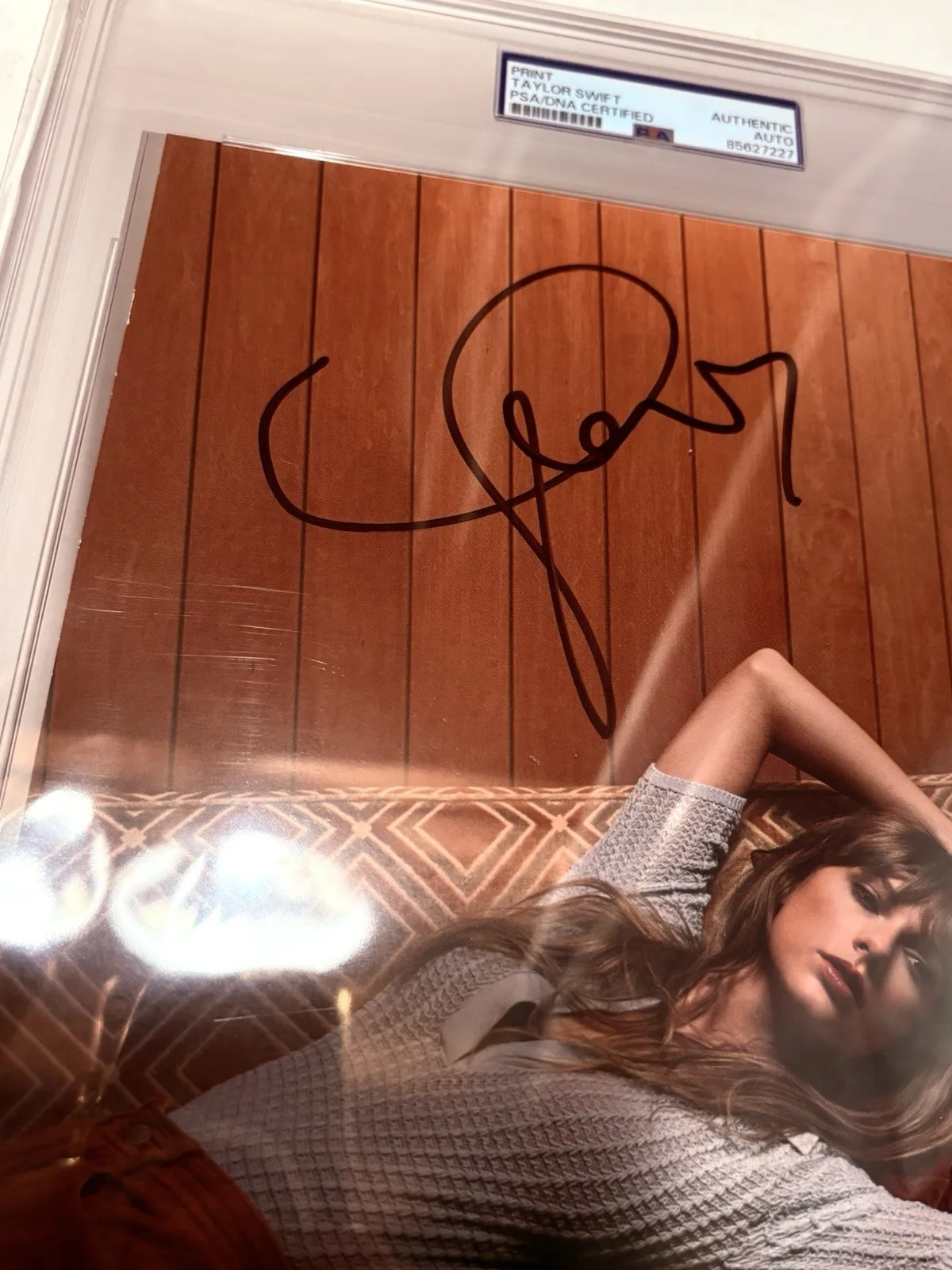 TAYLOR SWIFT SIGNED Photo PSA/DNA Auto Slabbed MIDNIGHTS B, image 3