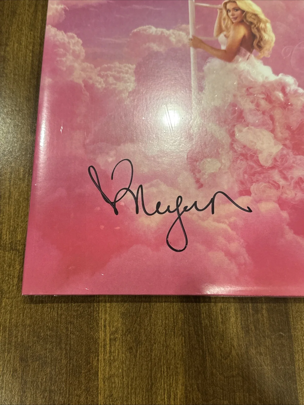 MEGAN MORONEY Cloud 9: Megan's Signature Pink Signed Vinyl LP In Hand, изображение 2