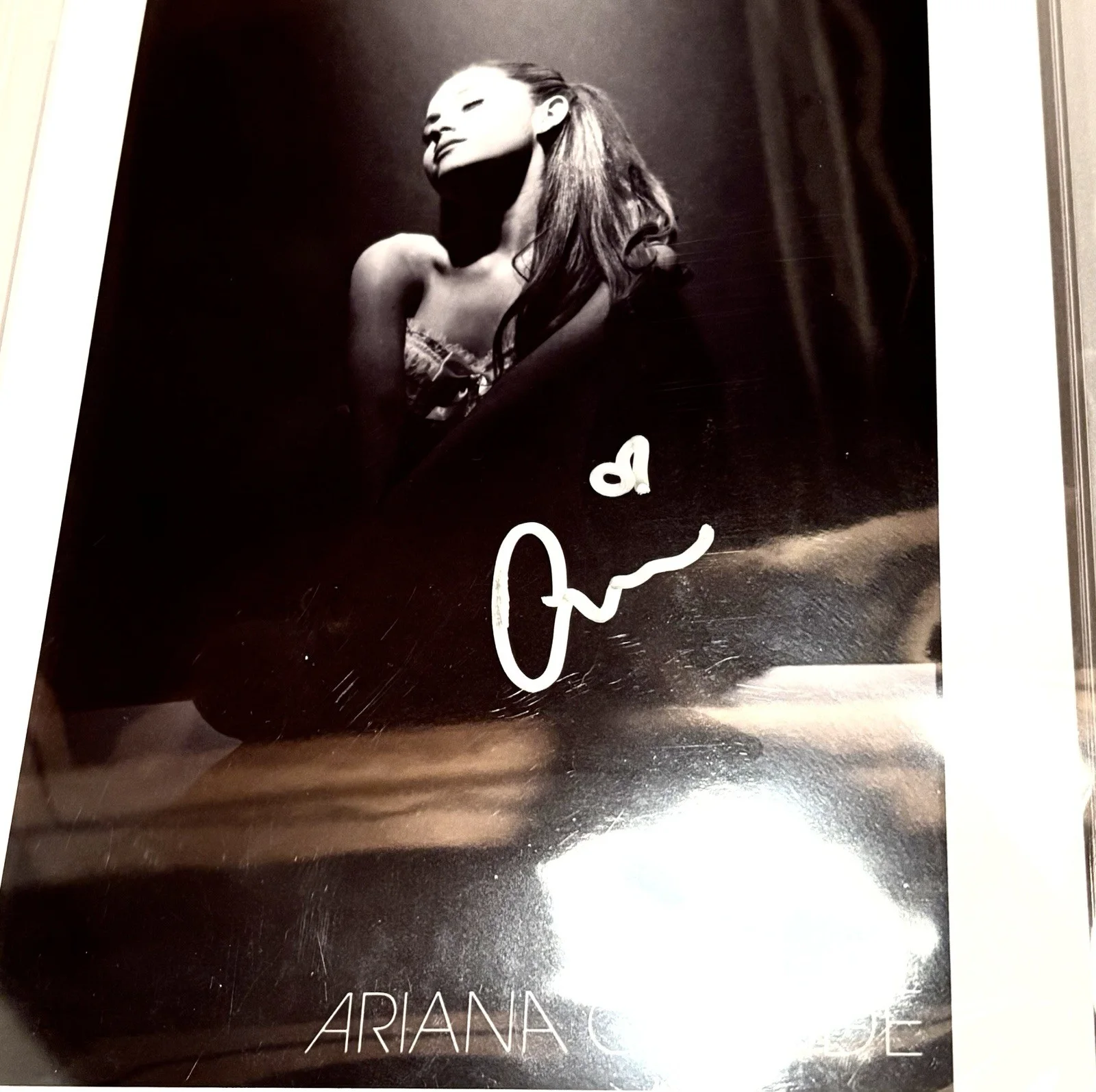 ARIANA GRANDE SIGNED Photo PSA/DNA AUTHENTICATED Auto Slabbed, image 2