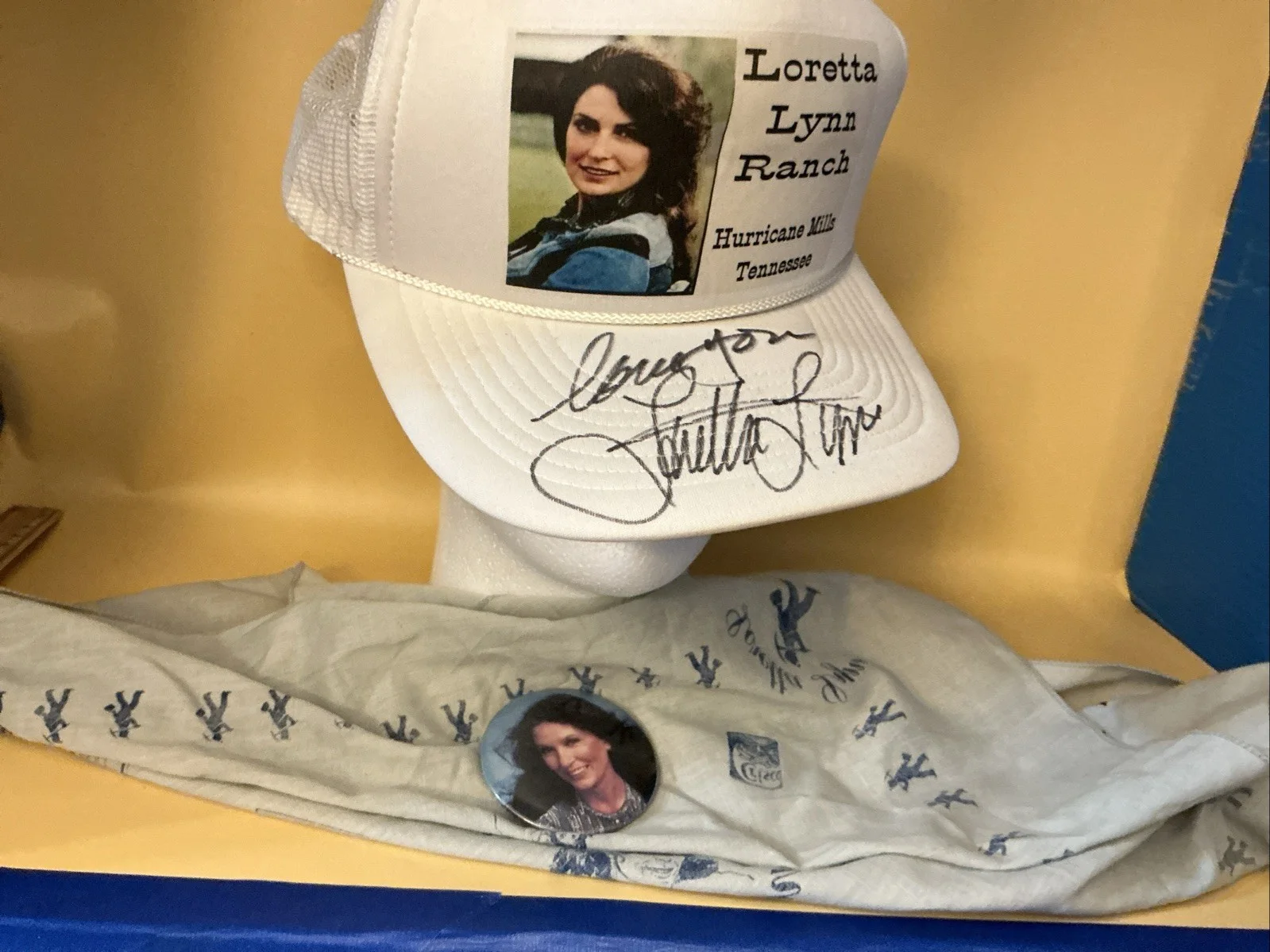 LORETTA LYNN AUTOGRAPHED HAT – WITH BANDANNA AND BUTTON., image 2