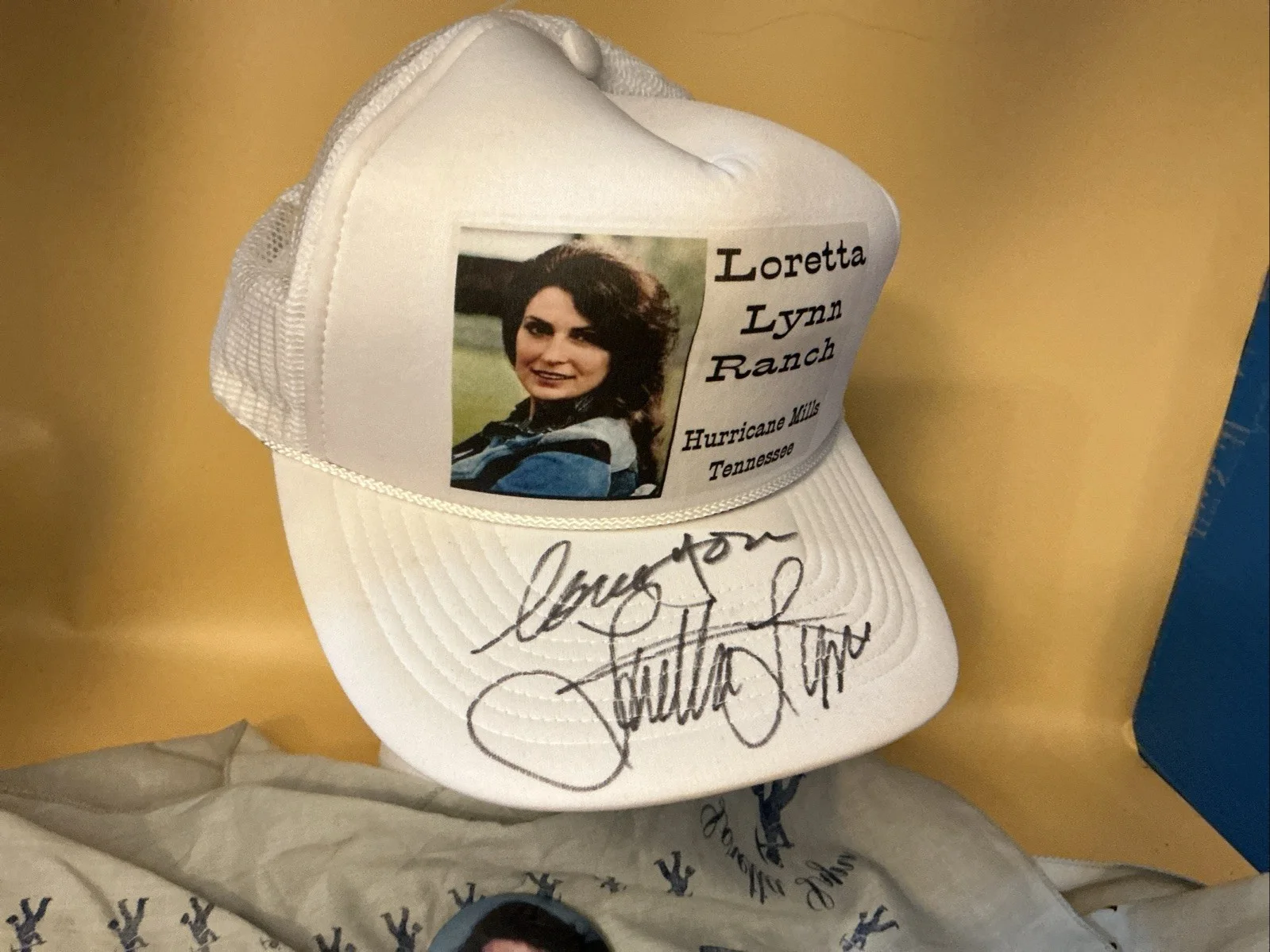 LORETTA LYNN AUTOGRAPHED HAT – WITH BANDANNA AND BUTTON., image 3