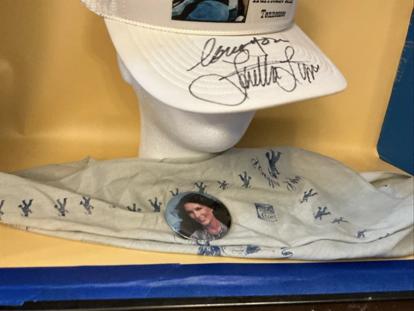LORETTA LYNN AUTOGRAPHED HAT – WITH BANDANNA AND BUTTON., image 4