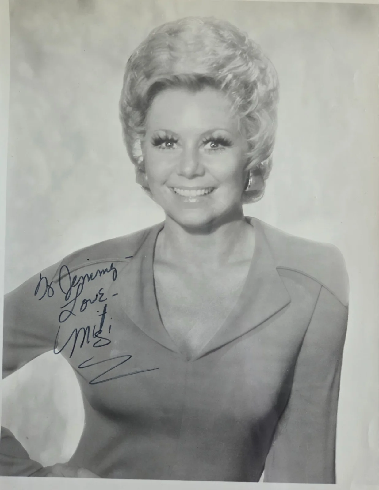 Mitzi Gaynor — Gorgeous MITZI GAYNOR Signed 8x10 Photo Singer Dancer Actress Autographed