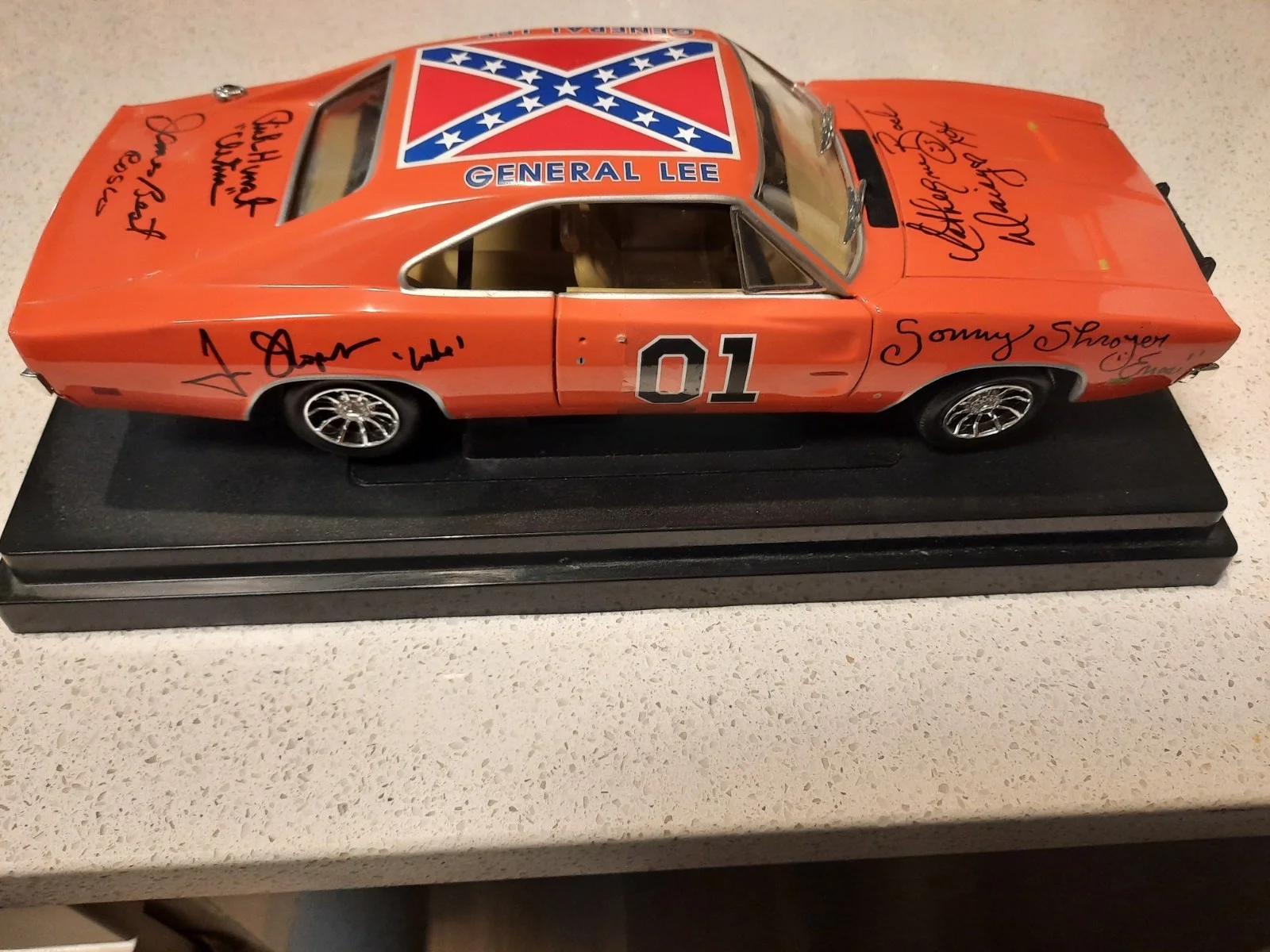 PHOTO — the dukes of hazard cast signed sports centre authenticated # 65713 COA used, изображение 2