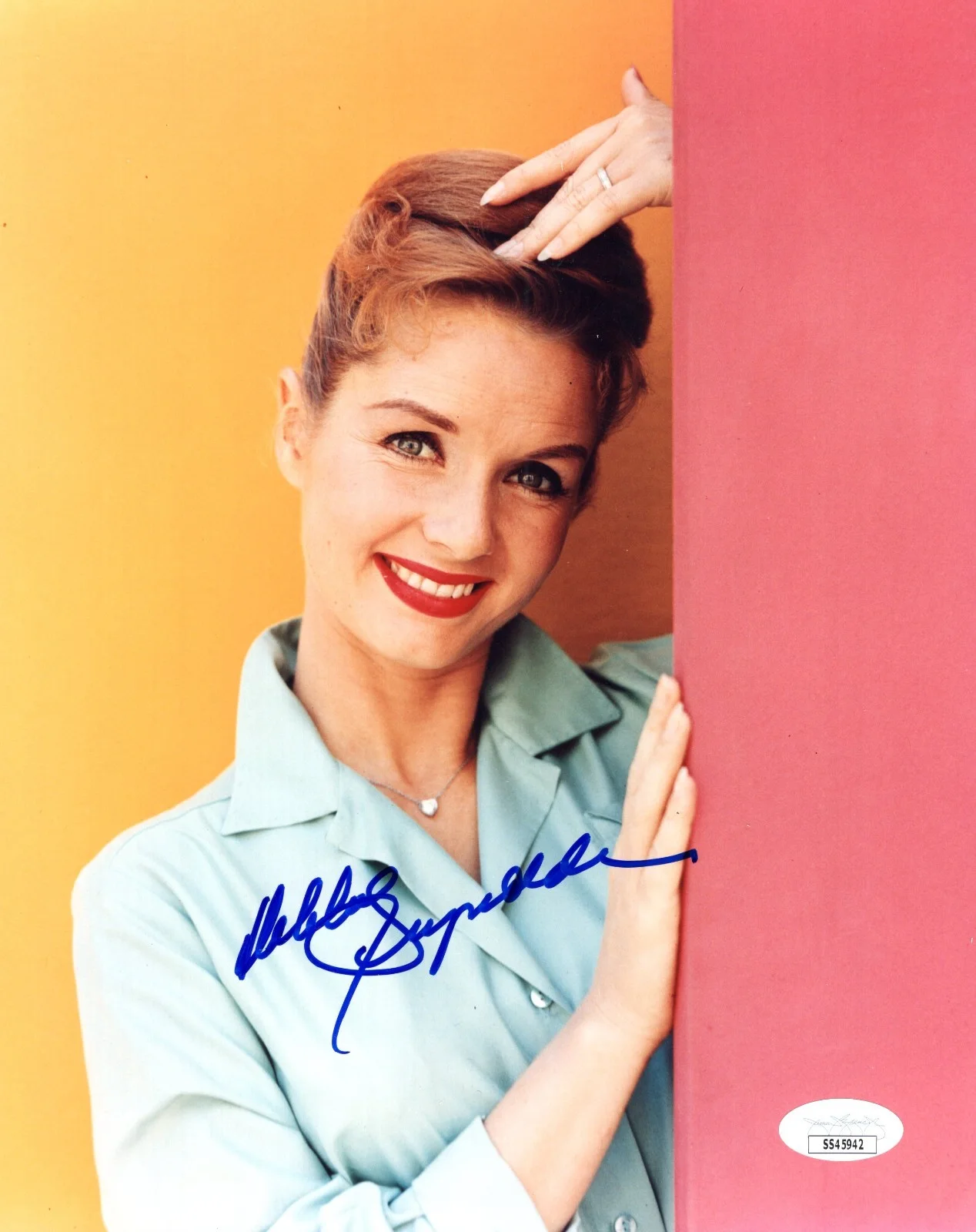 Debbie Reynolds Actress Hand Signed 8x10 Photo with JSA COA, image 2