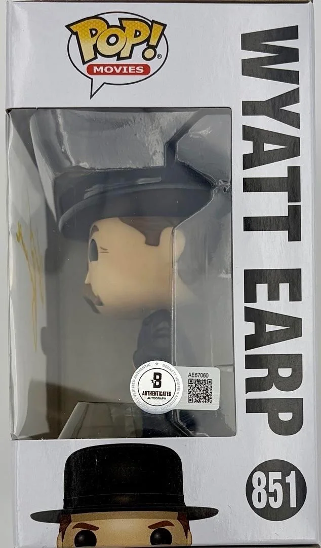 Kurt Russell — Kurt Russell Signed Funko #851 Wyatt Earp Tombstone (Yellow Ink)-Beckett LOA, изображение 3