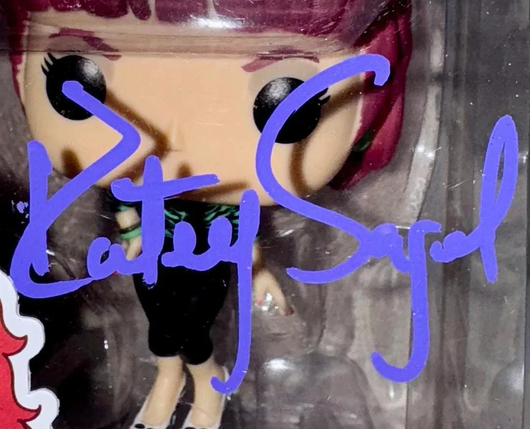 Katey Sagal — Katey Sagal Signed Funko Pop #689 "Peggy Bundy" (Married With Children)-Beckett, изображение 3