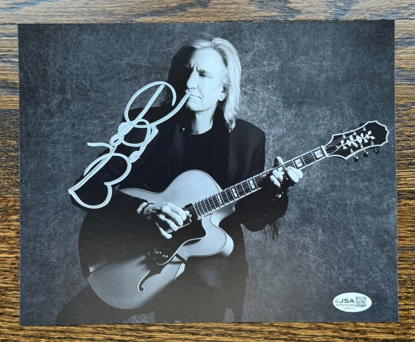 Joe Walsh Signed Photo JSA COA The Eagles Autograph Hotel California, изображение 2
