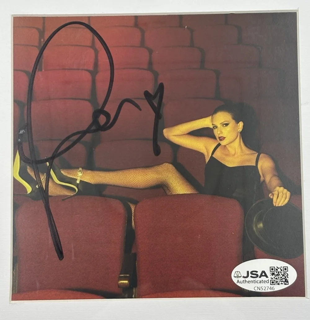 TAYLOR SWIFT SIGNED LIFE OF A SHOWGIRL #4 FRAMED MATTED CD JSA COA CN52746, изображение 2