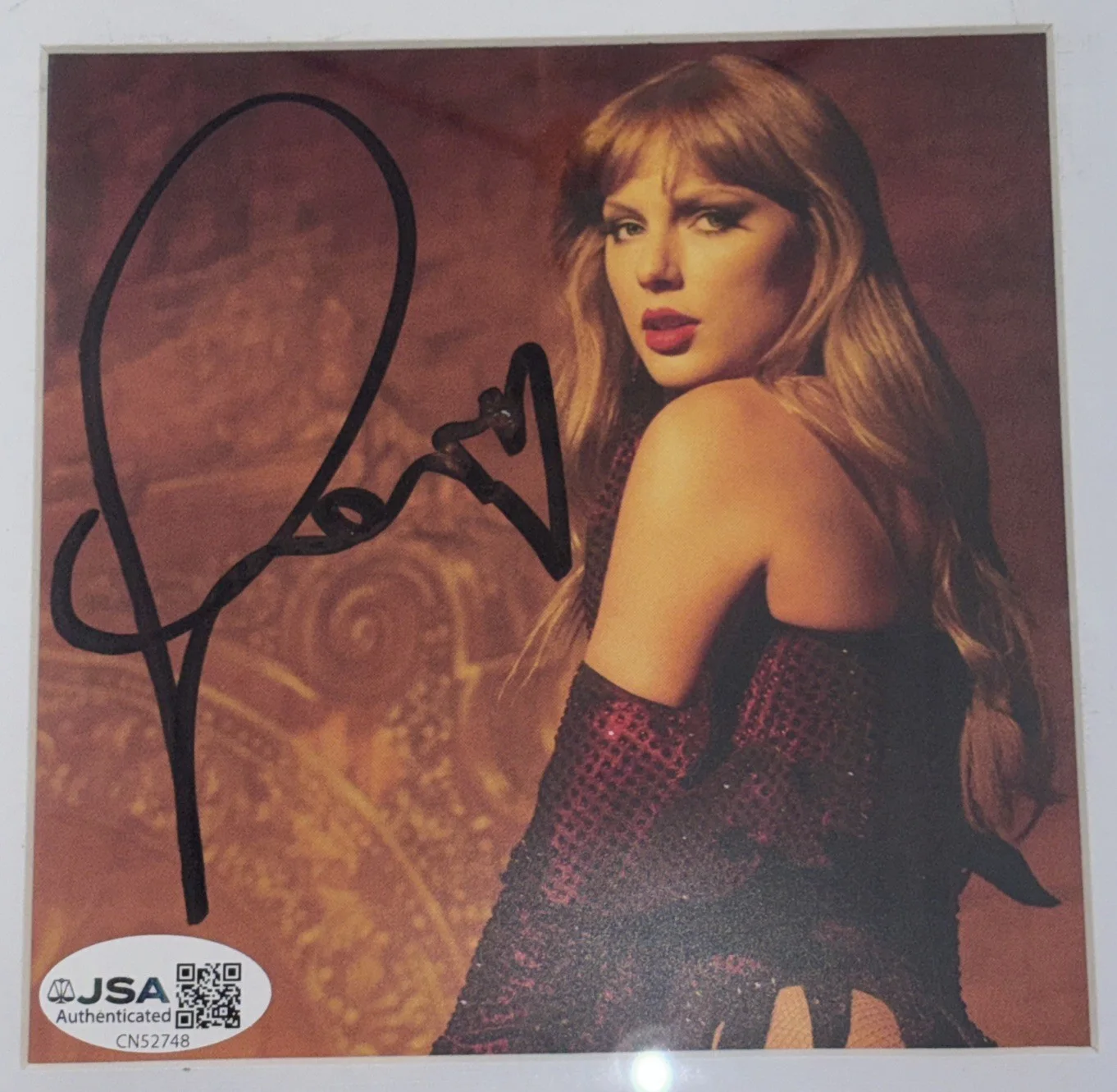 TAYLOR SWIFT SIGNED LIFE OF A SHOWGIRL #1 FRAMED MATTED CD JSA COA CN52748, изображение 2