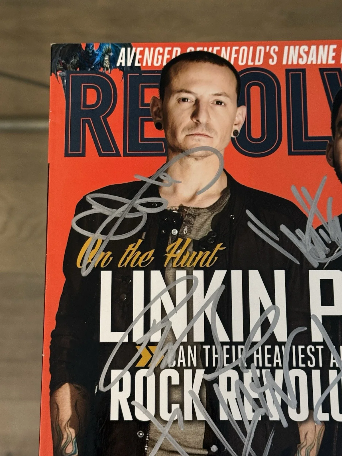 LINKIN PARK Signed REVOLVER Magazine X6 Chester + Band Autographed JSA Authentic, изображение 2