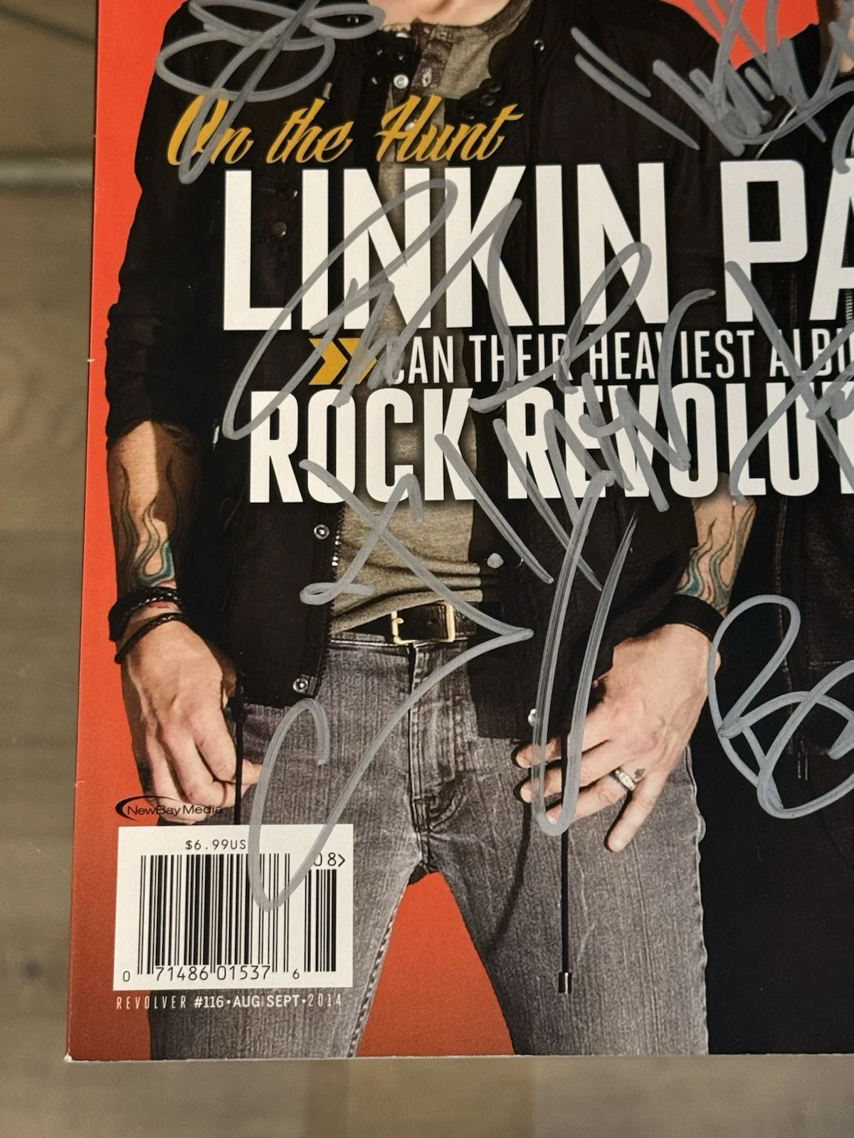 LINKIN PARK Signed REVOLVER Magazine X6 Chester + Band Autographed JSA Authentic, изображение 3