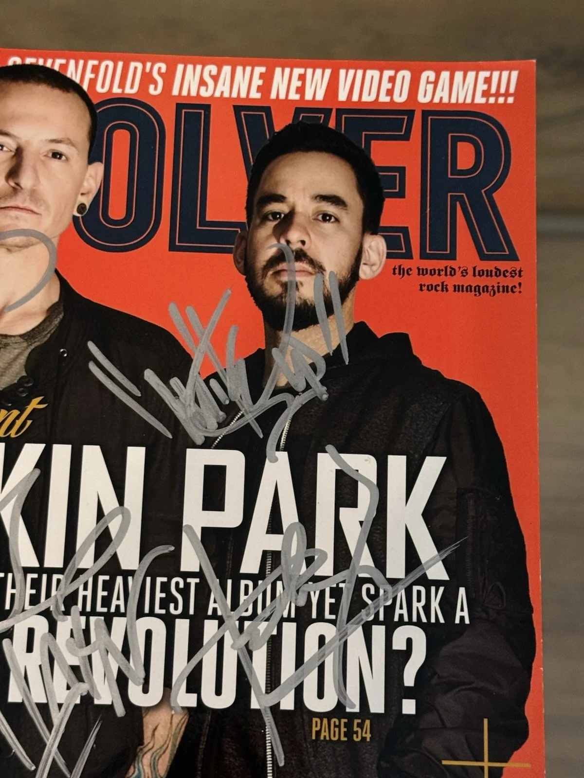 LINKIN PARK Signed REVOLVER Magazine X6 Chester + Band Autographed JSA Authentic, изображение 4