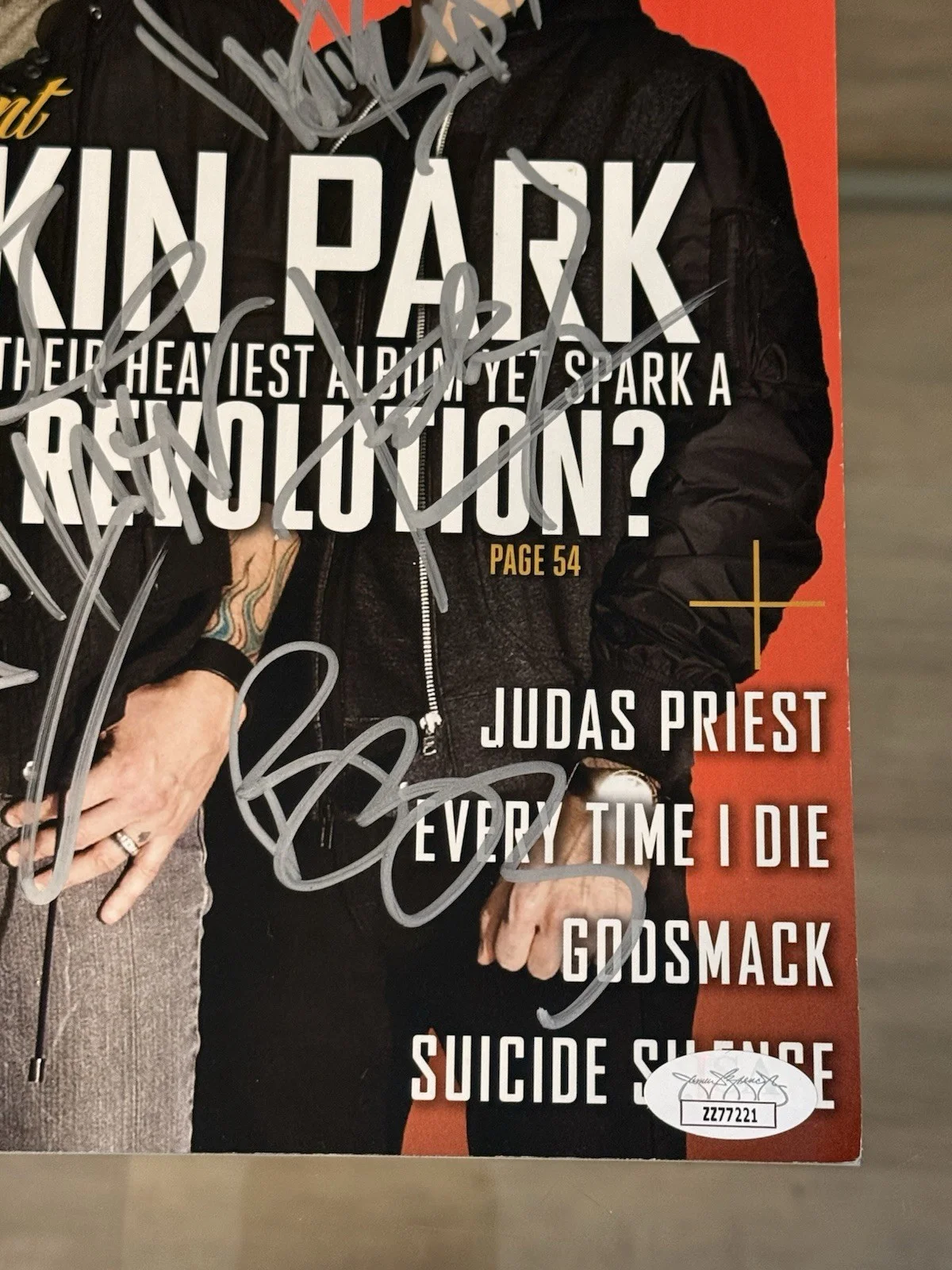 LINKIN PARK Signed REVOLVER Magazine X6 Chester + Band Autographed JSA Authentic, изображение 5