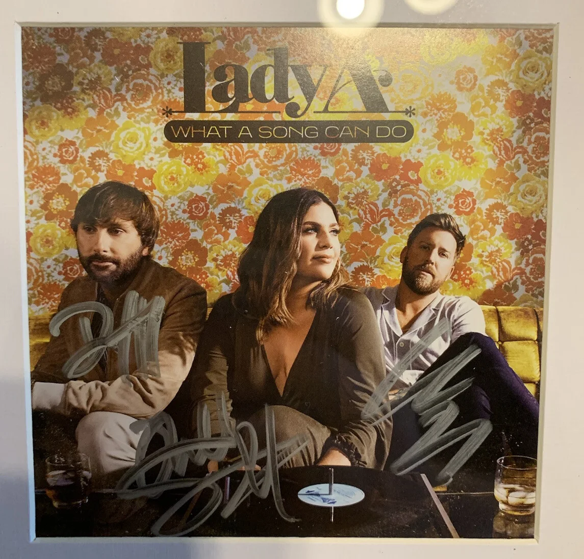 LADY ANTEBELLUM WHAT A SONG CAN DO SIGNED FRAMED NEW CD & BOOKLET SOLD OUT RARE, изображение 2