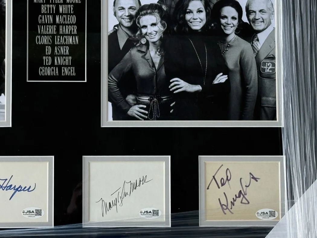 The Mary Tyler Moore Show — The Mary Tyler Moore Show Signed Cast Cuts Betty White Ed Asner +6 Framed JSA, изображение 5