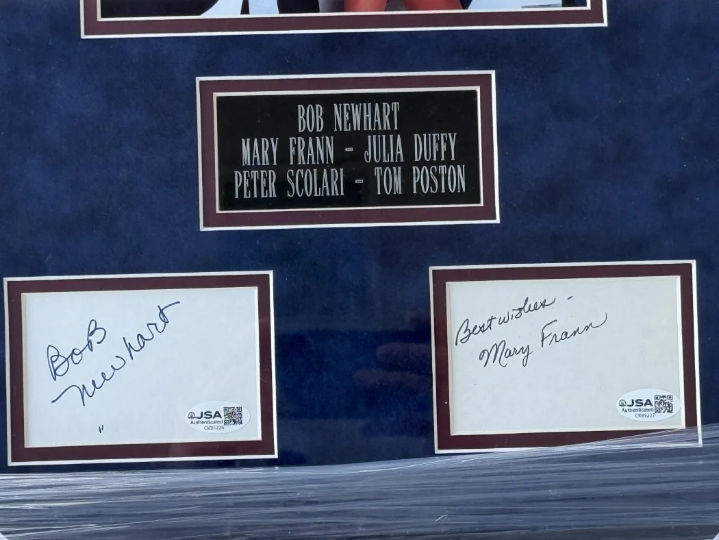 Bob Hewhart, Mary Frann, Julia Duffy — Newhart Autographed Cast Cuts Bob Newhart Mary Frann Julia Duffy +2 Framed JSA, изображение 3