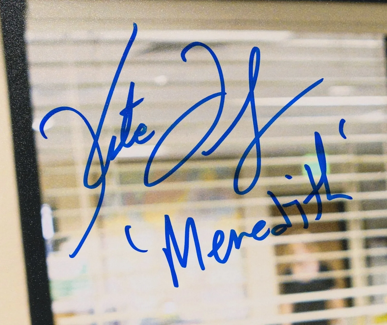 Kate Flannery — KATE FLANNERY Signed 11x14 Photo THE OFFICE Inscribed "Meredith" - PSA Witnessed, изображение 2